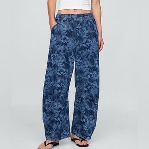 GAP Mid Rise UltraSoft Horseshoe Jeans - Size Small Regular